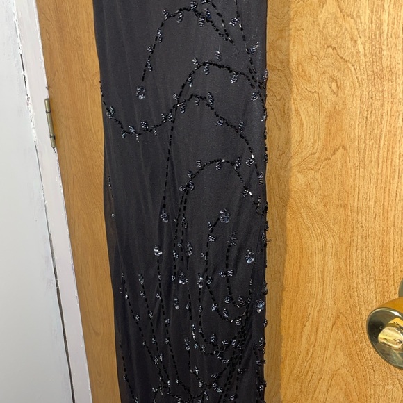 silk evening gown - Picture 3 of 8